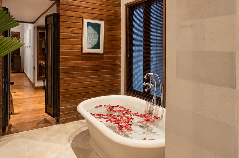 Villa Oost Indies Bathroom One Bathtub | Seminyak, Bali