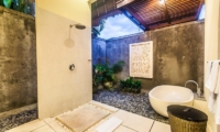 Villa Saphir En-suite Bathroom | Seminyak, Bali