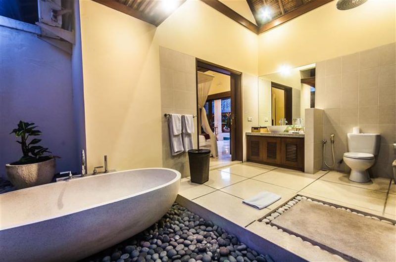 Villa Saphir Bathroom with Bathtub | Seminyak, Bali