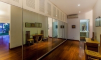 Villa Stella Walk-In Wardrobe | Candidasa, Bali