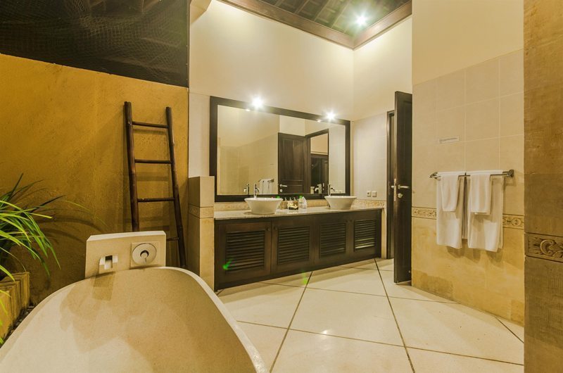 Villa Tresna Guest Bathroom | Seminyak, Bali