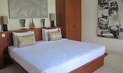 Villa Chocolat 2 Bedroom Villa Bedroom with Side Lamps | Seminyak, Bali