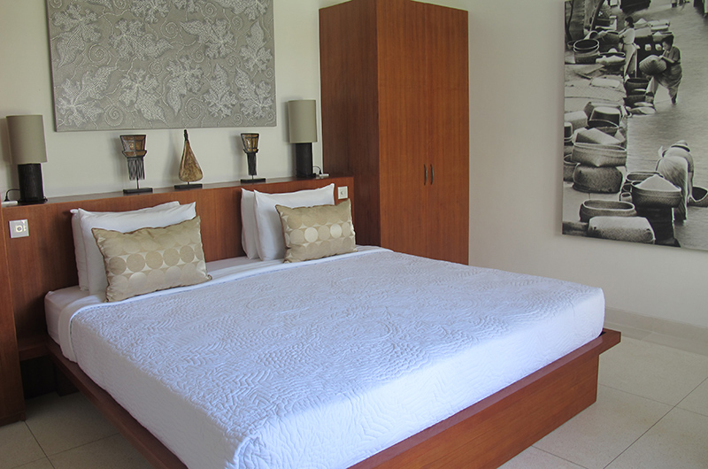 Villa Chocolat 2 Bedroom Villa Bedroom with Side Lamps | Seminyak, Bali