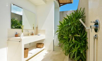 Villa Chocolat 6 Bedroom Villa Bathroom | Seminyak, Bali