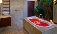 The Residence 3br Deluxe - Villa Amala Bathroom | Seminyak, Bali