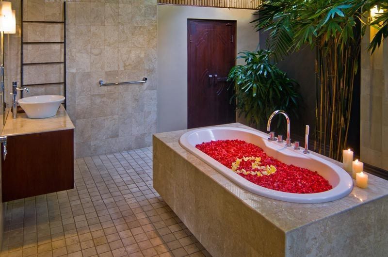 The Residence 3br Deluxe - Villa Amala Bathroom | Seminyak, Bali