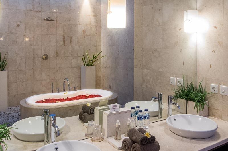 The Residence 2br Deluxe - Villa Lanai Bathroom | Seminyak, Bali
