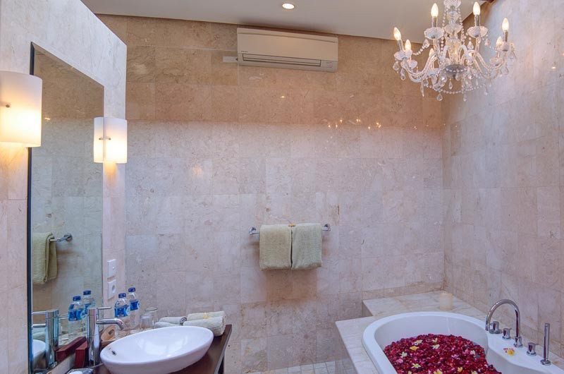 The Residence 2+1br Superior - Villa Siam Bathroom | Seminyak, Bali