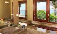 Villa Ambra Bathroom | Pererenan, Bali