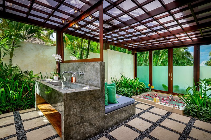 Shalimar Villas Romantic Bathtub | Seseh, Bali