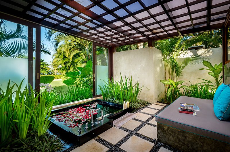Shalimar Villas Open Plan Bathtub | Seseh, Bali