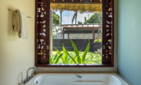 Sound of the Sea Hot & Cold Bathtub | Pererenan, Bali