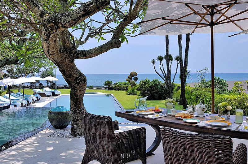 Villa Ambra Dining Table | Pererenan, Bali