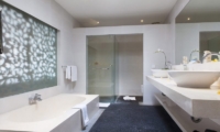 Villa Bersantai En-suite Bathroom | Seminyak, Bali