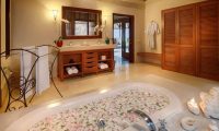Villa Bougainvillea Romantic Bathtub | Canggu, Bali