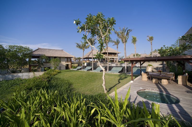 Villa Mary Jacuzzi Area | Pererenan, Bali