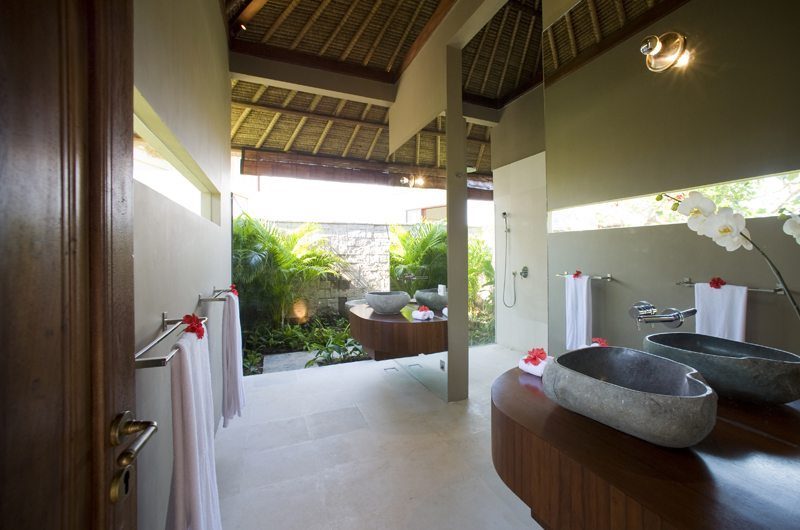 Villa Mary Guest Bathroom | Pererenan, Bali