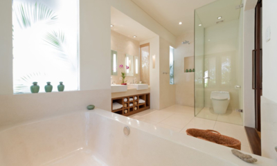 Villa Mata Air Bathroom with Bathtub and Shower | Canggu, Bali