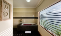 Villa Michelina En-suite Bathroom | Legian, Bali