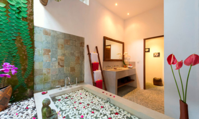 Villa Paloma Romantic Bathtub Set Up | Canggu, Bali