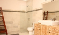 Briana Villa En-suite Bathroom | Batubelig, Bali