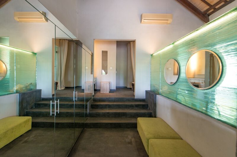 Villa Palm River Master Bathroom | Pererenan, Bali