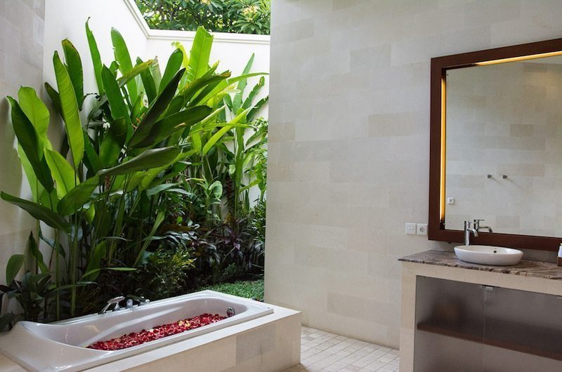 Villa Suliac Bathroom | Legian, Bali