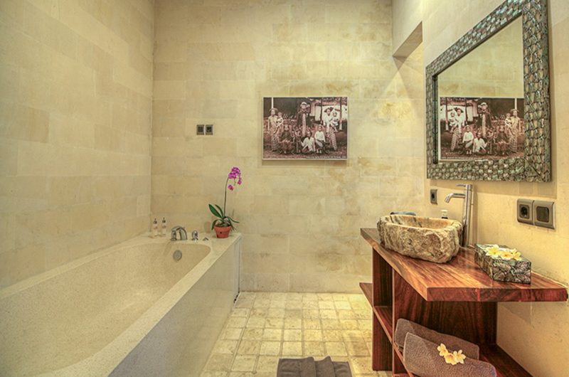 Villa Sundari Bathroom with Bathtub | Seminyak, Bali