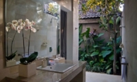 Esha Seminyak Guest Bathroom | Seminyak, Bali