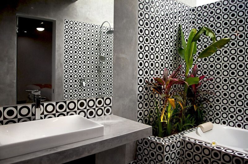 Esha Seminyak 2 En-suite Bathroom | Seminyak, Bali