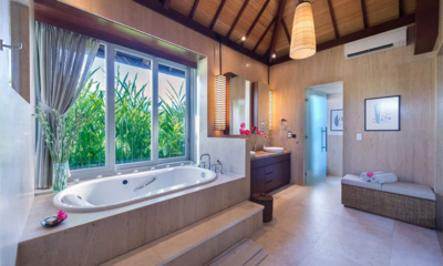 The Luxe Bali Bathroom with Bathtub | Uluwatu, Bali