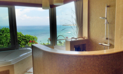 The Luxe Bali Bathroom with Sea View | Uluwatu, Bali