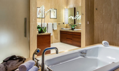 The Luxe Bali En-Suite Bathroom | Uluwatu, Bali
