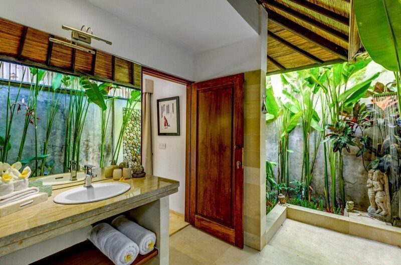 Vitari Villa Guest Bathroom | Seminyak, Bali