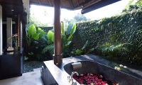 Villa Vajra Bathtub Area | Ubud, Bali