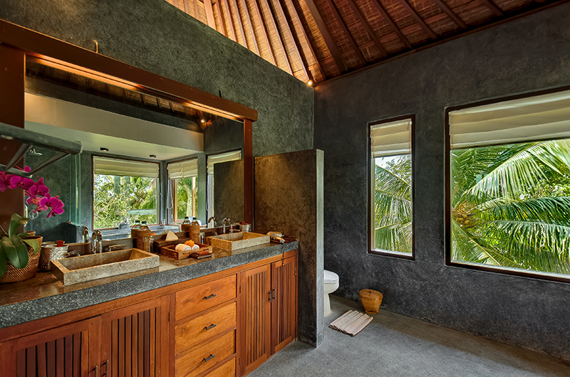 Atas Awan Villa Bathroom Four with Mirror | Ubud, Bali