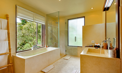 Atas Awan Villa Bathroom Five with Bathtub | Ubud, Bali