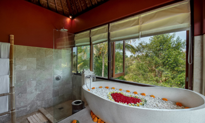 Atas Awan Villa Bathroom One with Bathtub | Ubud, Bali