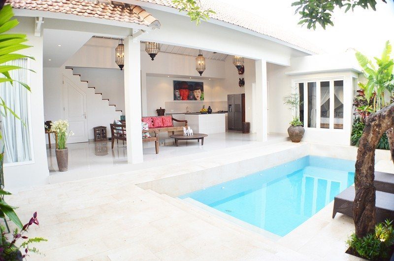 Santai Villa Open Plan Living | Batubelig, Bali