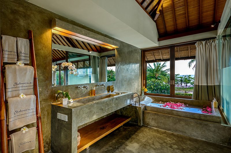 Shalimar Makanda Romantic Bathtub Area | Seseh, Bali
