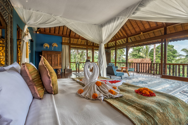 Villa Bodhi Jaya House Bedroom with Four Poster Bed | Ubud, Bali