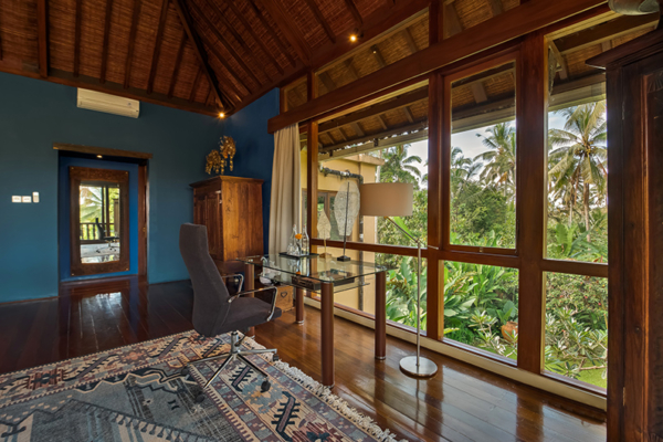 Villa Bodhi Jaya House Bedroom with Study Table | Ubud, Bali