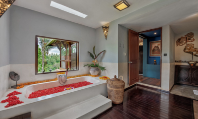 Villa Bodhi Jaya House Bathroom with Bathtub | Ubud, Bali