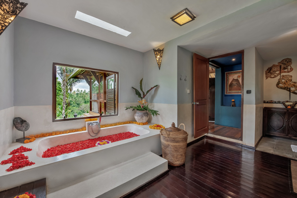 Villa Bodhi Jaya House Bathroom with Bathtub | Ubud, Bali