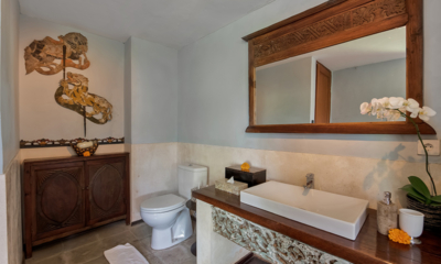 Villa Bodhi Jaya House Bathroom with Mirror | Ubud, Bali