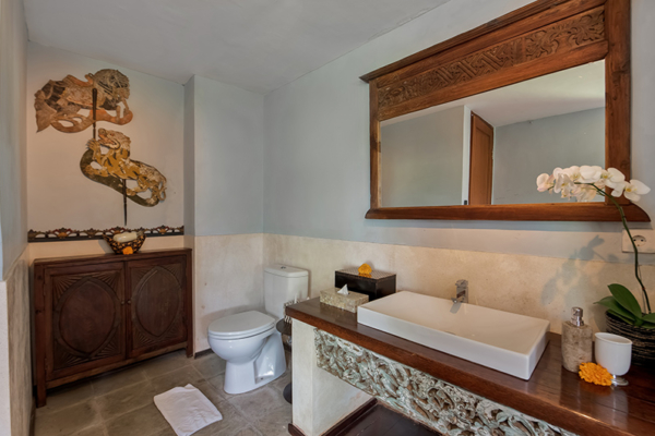 Villa Bodhi Jaya House Bathroom with Mirror | Ubud, Bali