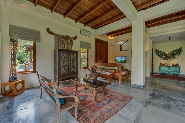 Villa Bodhi Jaya House Bedroom and Lounge with TV | Ubud, Bali