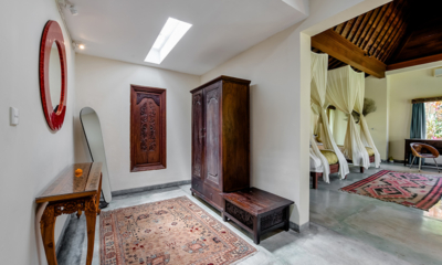 Villa Bodhi Sri House Bedroom with Twin Beds and Dressing Area | Ubud, Bali