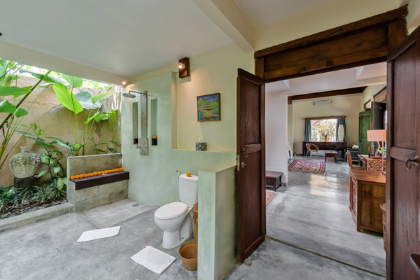 Villa Bodhi Sri House Bedroom and Bathroom | Ubud, Bali