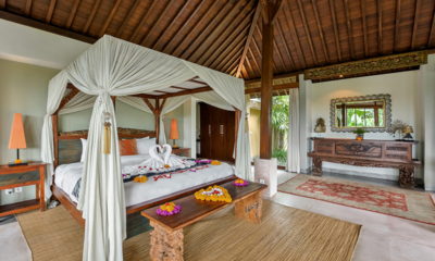 Villa Bodhi Laba House Bedroom with Four Poster Bed | Ubud, Bali